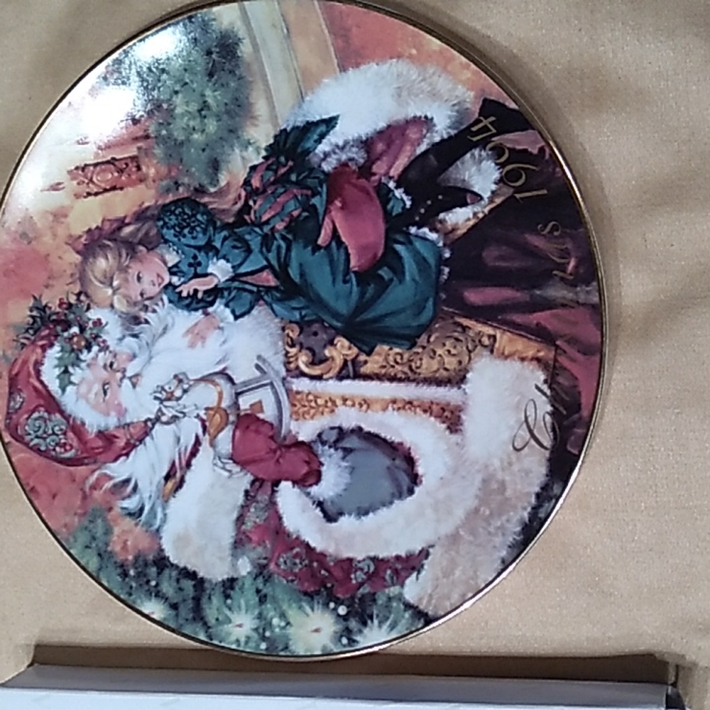 Collectible Avon Christmas Plate 1994 VINTAGE